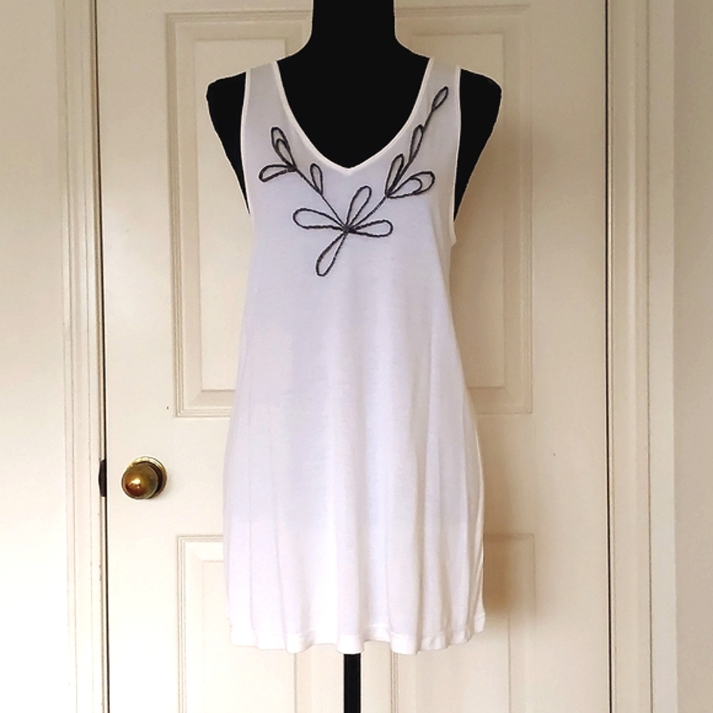 NWT. Jodi Arnold for The Limited Long Tank Top with 3D beaded flowers decoration